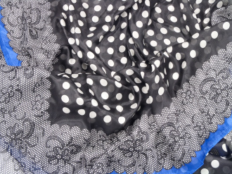 419 5b Šál- černá