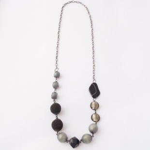 nah 825 Náhrdelník-šedá